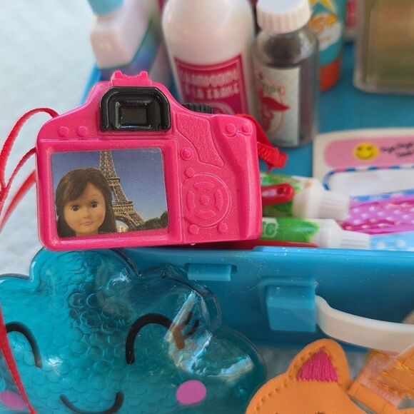Our Generation Travel Playset and Toiletries - Picture 9 of 17